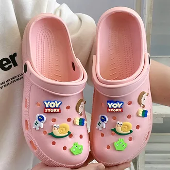 Rožinės spalvos crocs moterims dėvėti vasarą EVA naujų animacinių filmų sraigė ins patogūs sandalai platforma slaugytoja batų namų batai iš batų